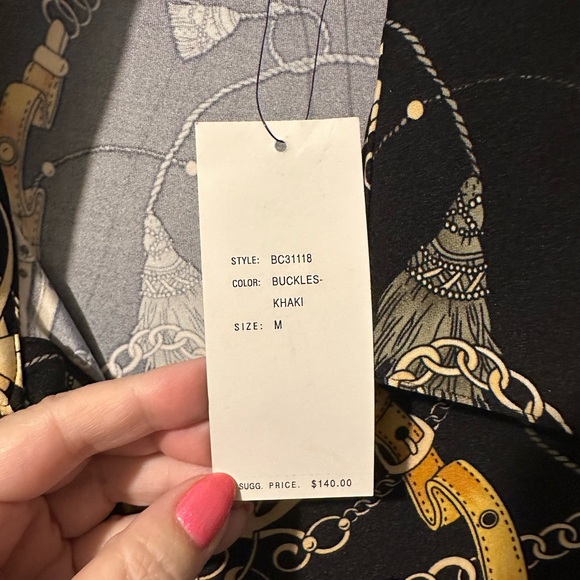 BCBGMAXAZRIA Stylish Size Medium Womens stretchy Shirt - Picture 9 of 10